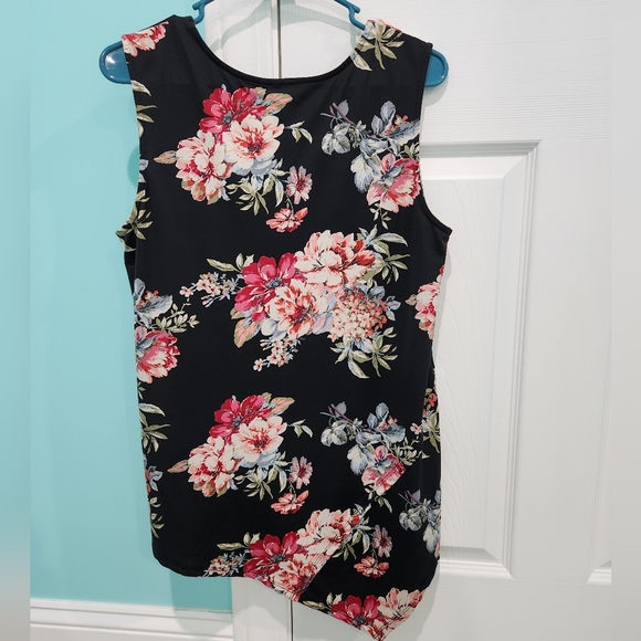 New Directions Sleeveless Black Floral Top Medium - Picture 2 of 3